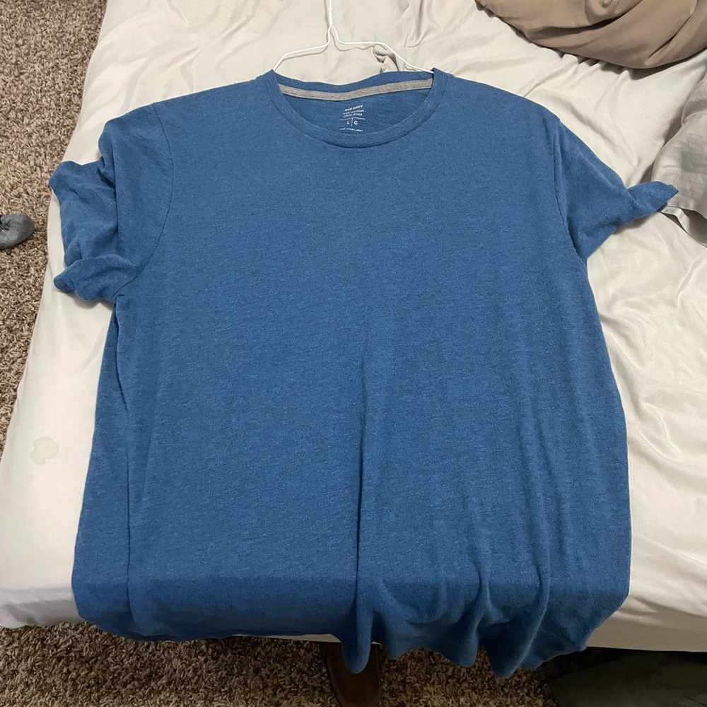Old navy short sleeve t shirt, size large, good condition